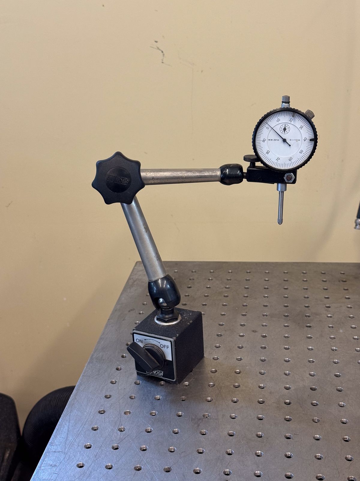 Indicators and Dial Indicators on adjustable magnetic stands, photo 1